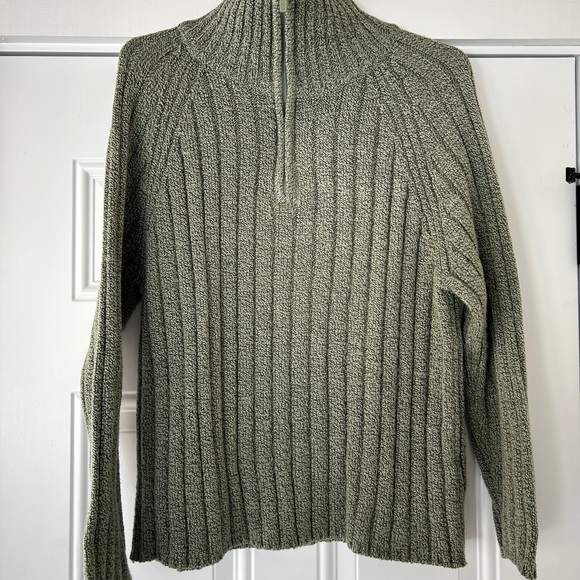 Carolyn Taylor Sweaters - Carolyn Taylor mock neck ribbed olive green sweater